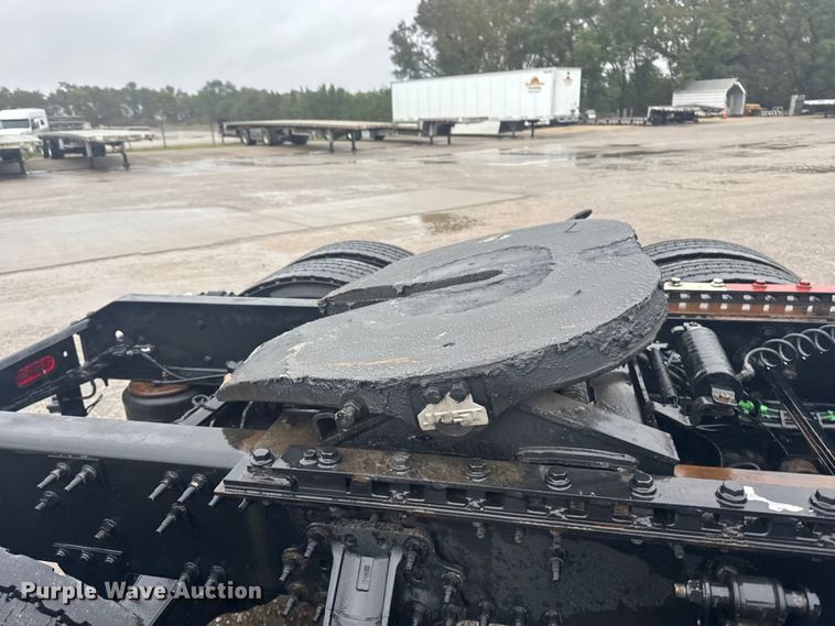 image for item EU6263 2017 Volvo VNL semi truck