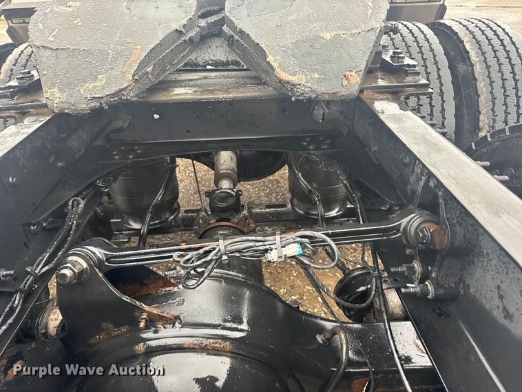 image for item EU6263 2017 Volvo VNL semi truck