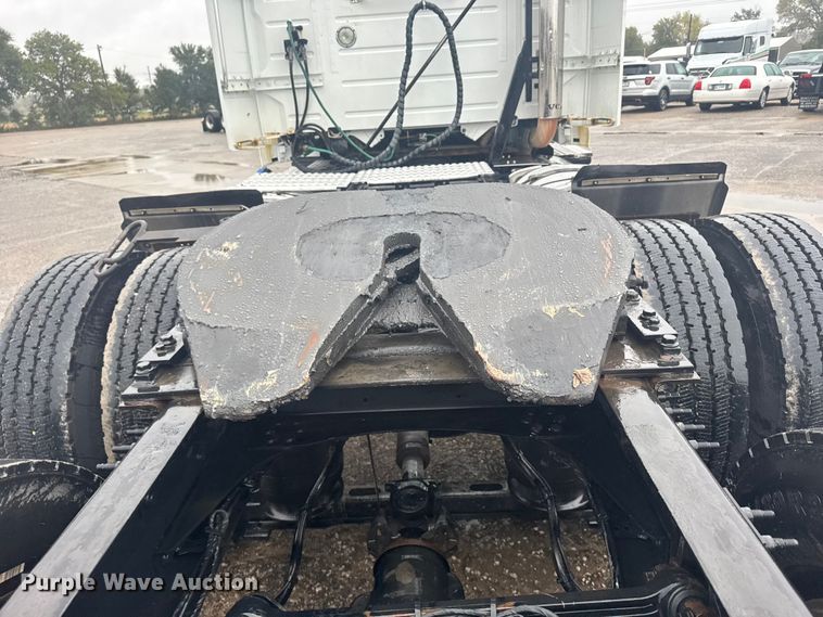 image for item EU6263 2017 Volvo VNL semi truck