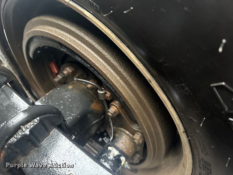 image for item EU6263 2017 Volvo VNL semi truck