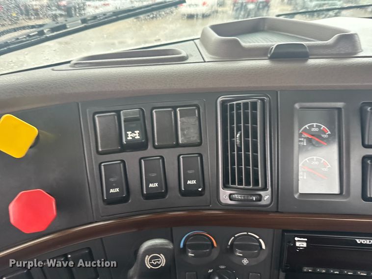 image for item EU6263 2017 Volvo VNL semi truck