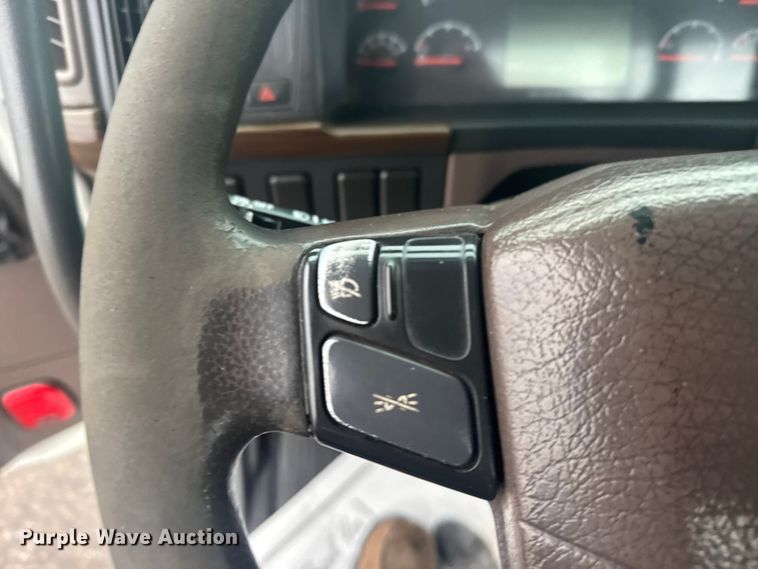 image for item EU6263 2017 Volvo VNL semi truck