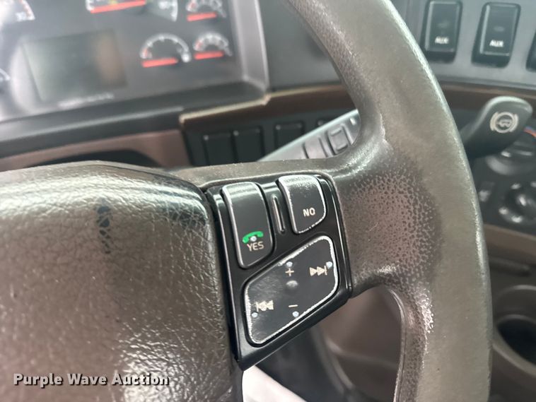 image for item EU6263 2017 Volvo VNL semi truck