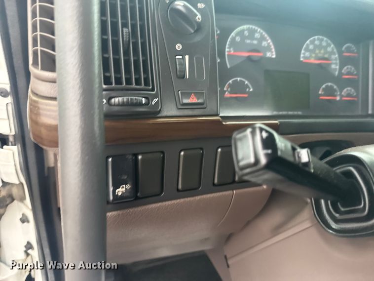 image for item EU6263 2017 Volvo VNL semi truck