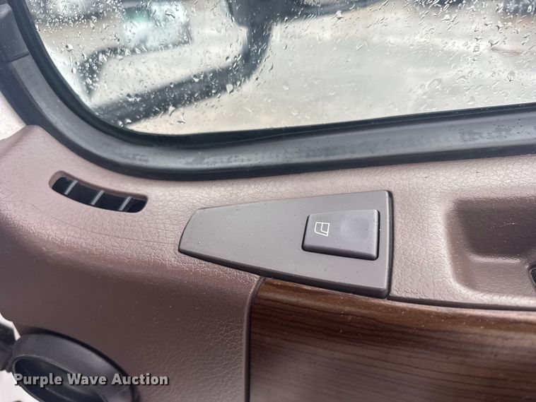 image for item EU6263 2017 Volvo VNL semi truck