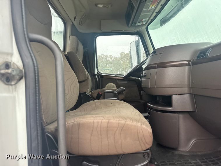 image for item EU6263 2017 Volvo VNL semi truck