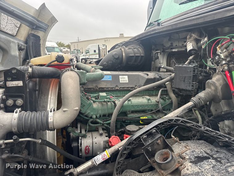 image for item EU6263 2017 Volvo VNL semi truck