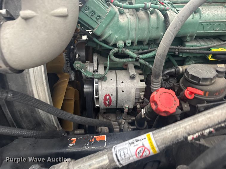 image for item EU6263 2017 Volvo VNL semi truck