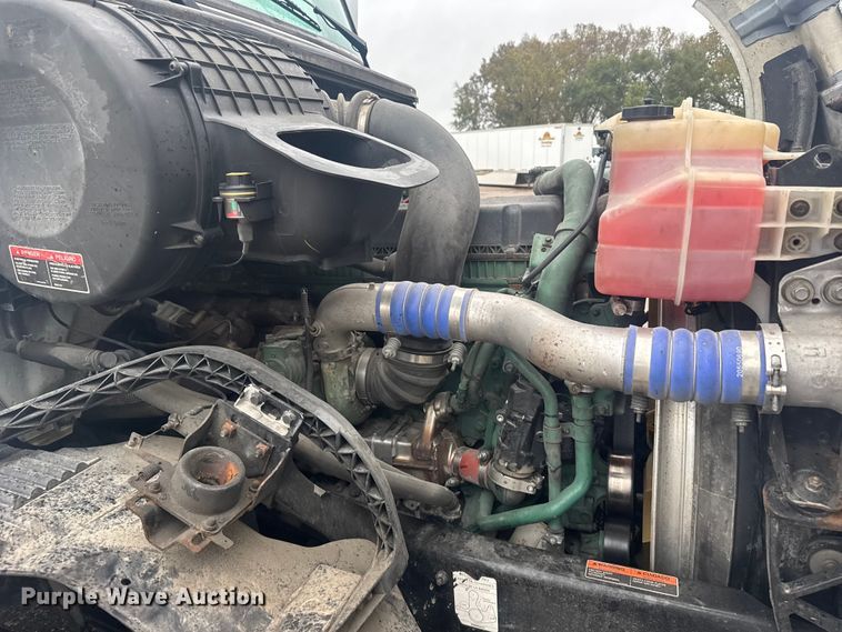 image for item EU6263 2017 Volvo VNL semi truck