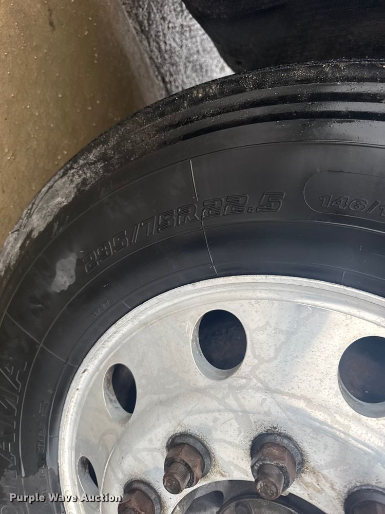 image for item EU6263 2017 Volvo VNL semi truck