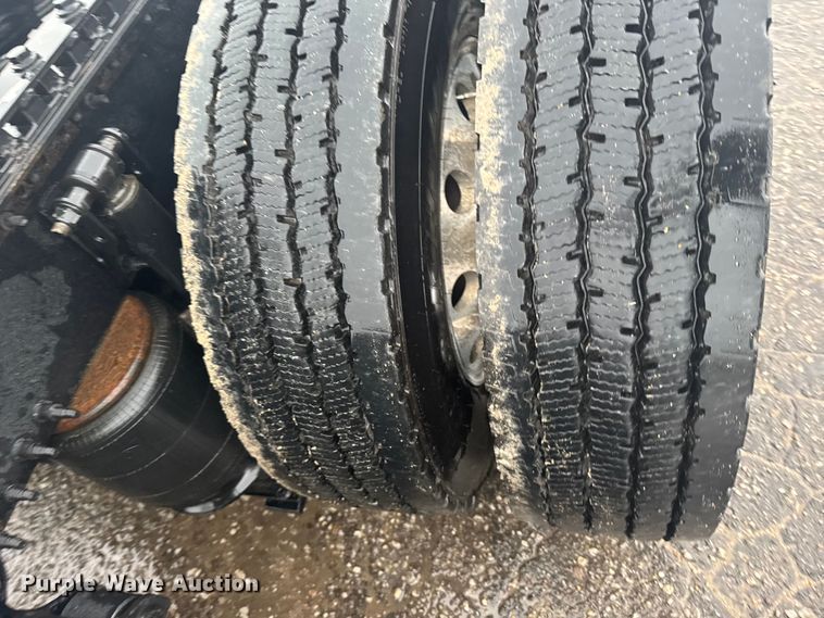 image for item EU6263 2017 Volvo VNL semi truck