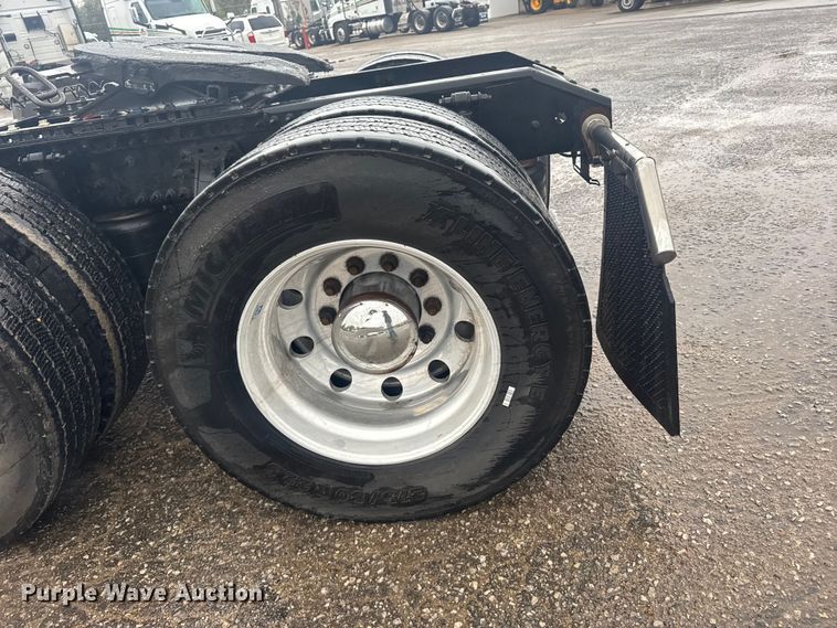 image for item EU6263 2017 Volvo VNL semi truck