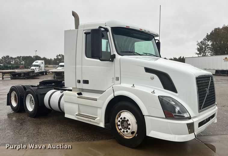 image for item EU6264 2011 Volvo VNL semi truck