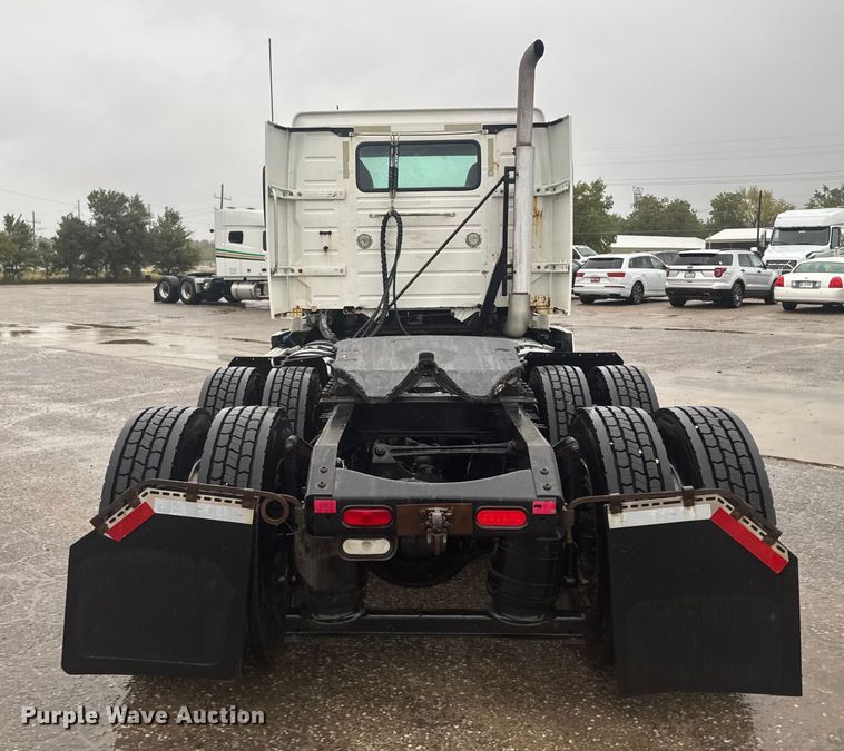 image for item EU6264 2011 Volvo VNL semi truck