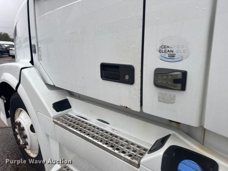 image for item EU6264 2011 Volvo VNL semi truck