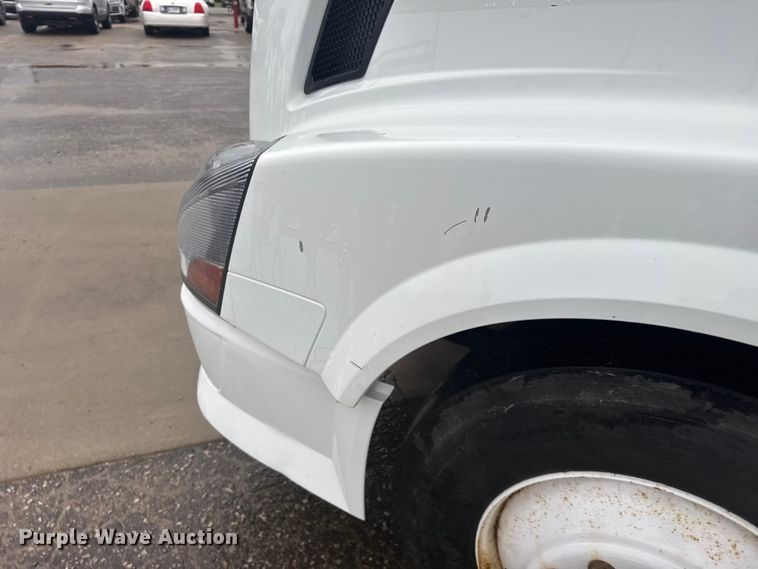 image for item EU6264 2011 Volvo VNL semi truck