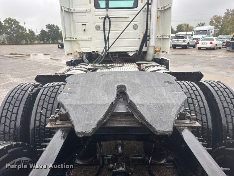 image for item EU6264 2011 Volvo VNL semi truck