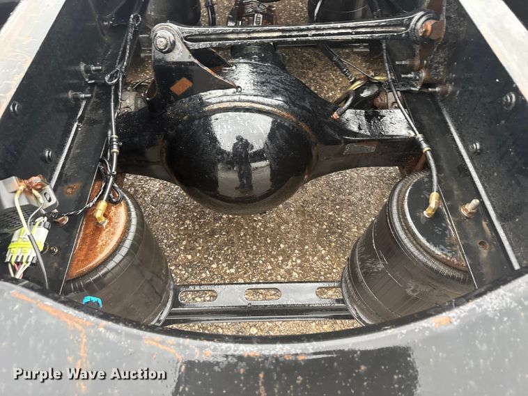 image for item EU6264 2011 Volvo VNL semi truck