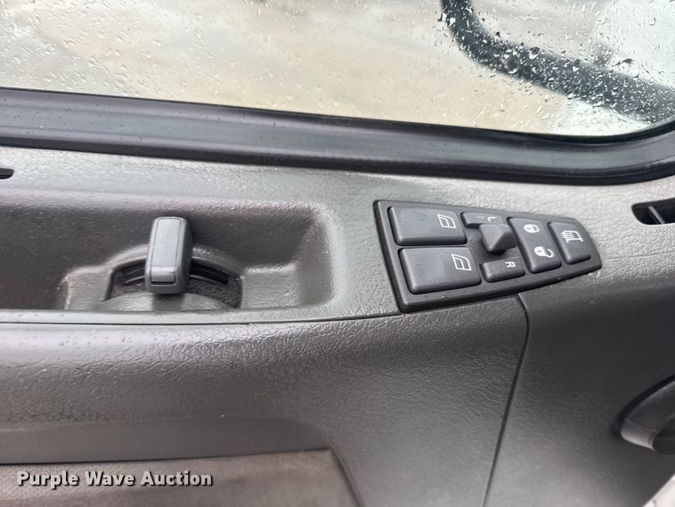 image for item EU6264 2011 Volvo VNL semi truck