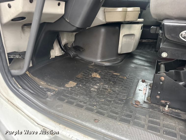 image for item EU6264 2011 Volvo VNL semi truck