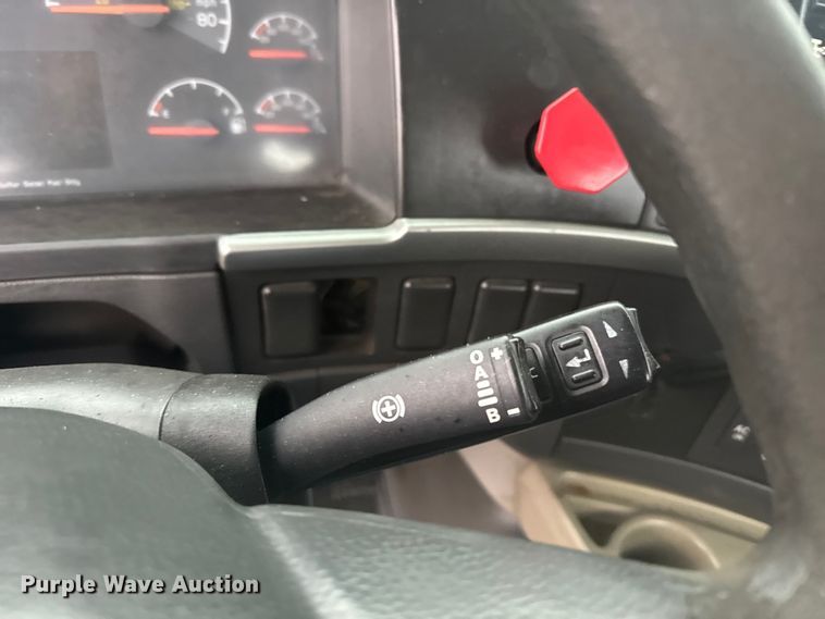 image for item EU6264 2011 Volvo VNL semi truck