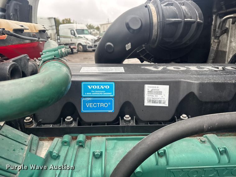 image for item EU6264 2011 Volvo VNL semi truck