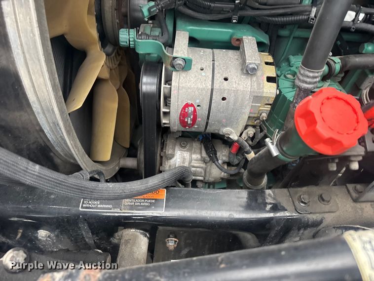 image for item EU6264 2011 Volvo VNL semi truck