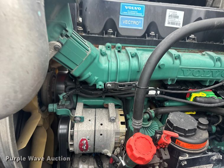 image for item EU6264 2011 Volvo VNL semi truck