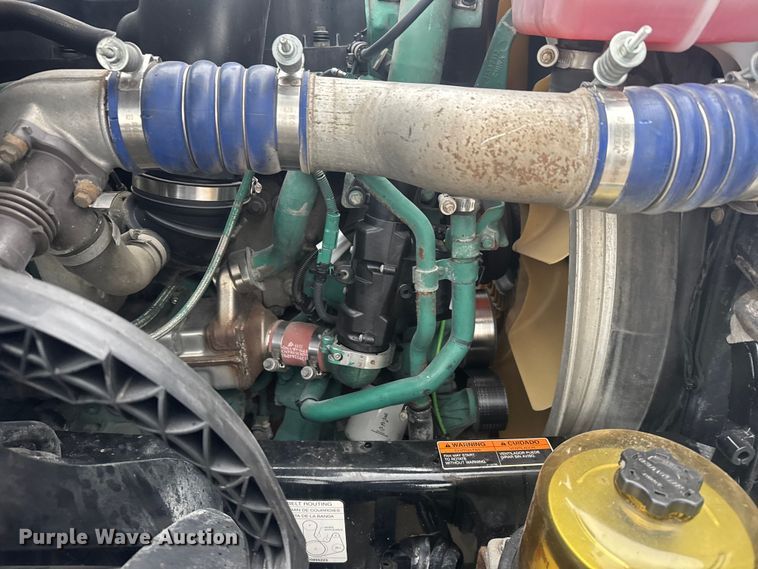 image for item EU6264 2011 Volvo VNL semi truck