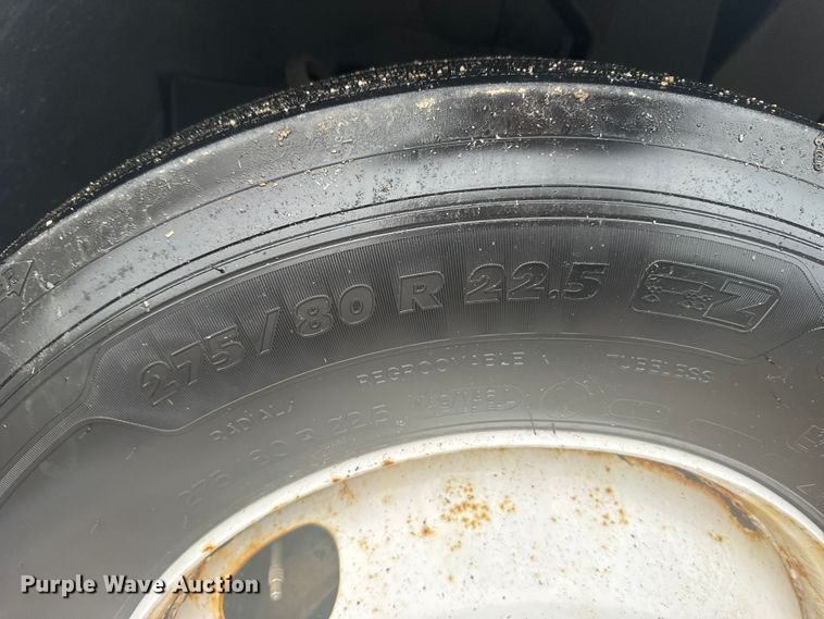 image for item EU6264 2011 Volvo VNL semi truck