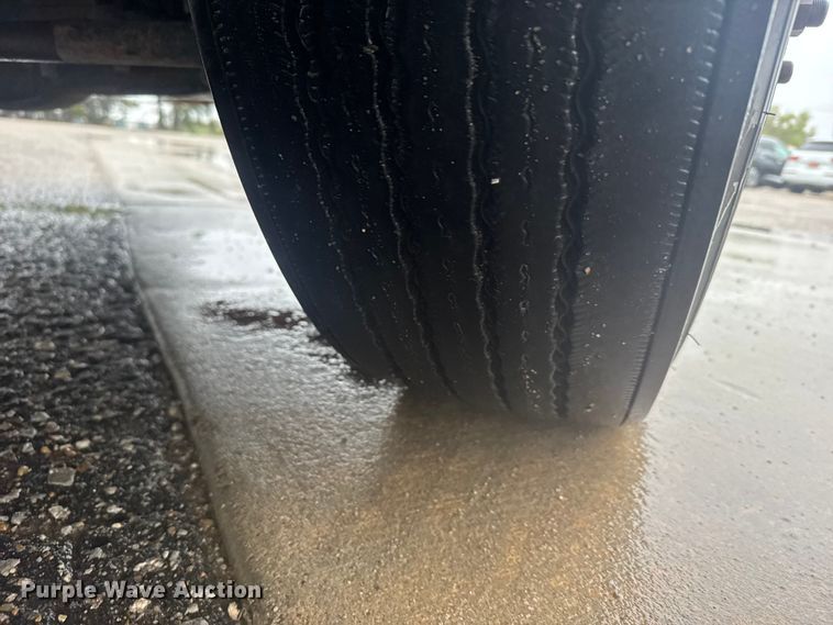 image for item EU6264 2011 Volvo VNL semi truck