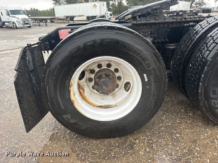 image for item EU6264 2011 Volvo VNL semi truck