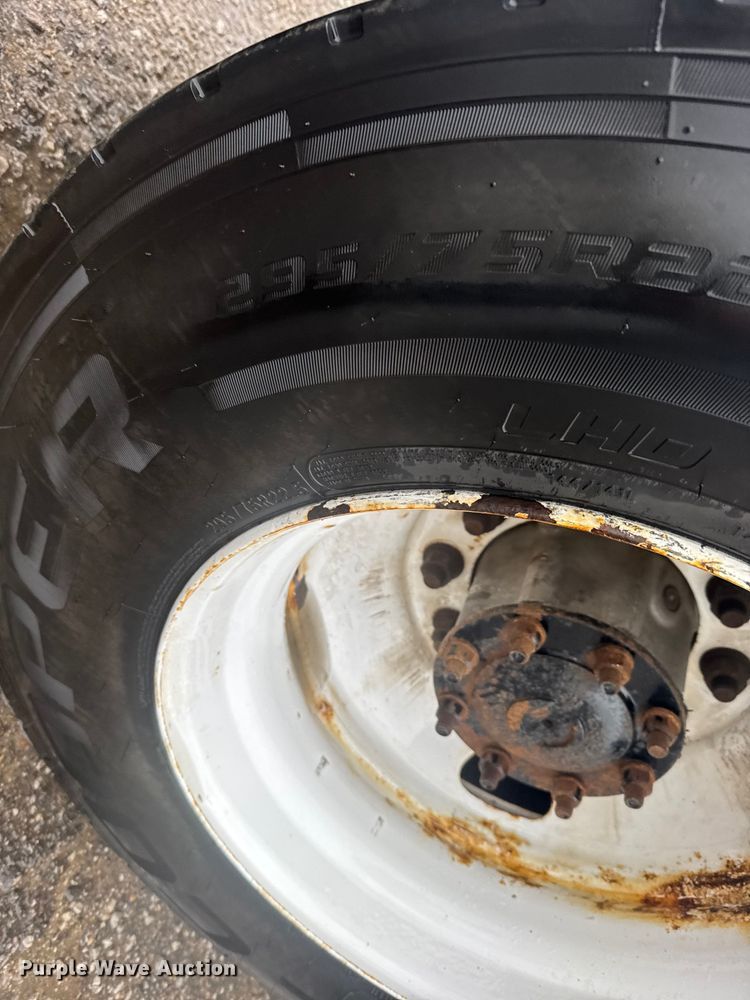 image for item EU6264 2011 Volvo VNL semi truck