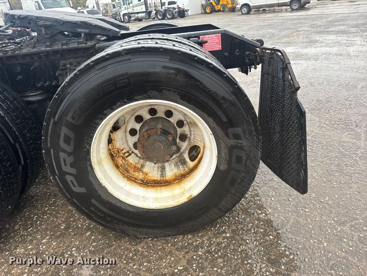 image for item EU6264 2011 Volvo VNL semi truck