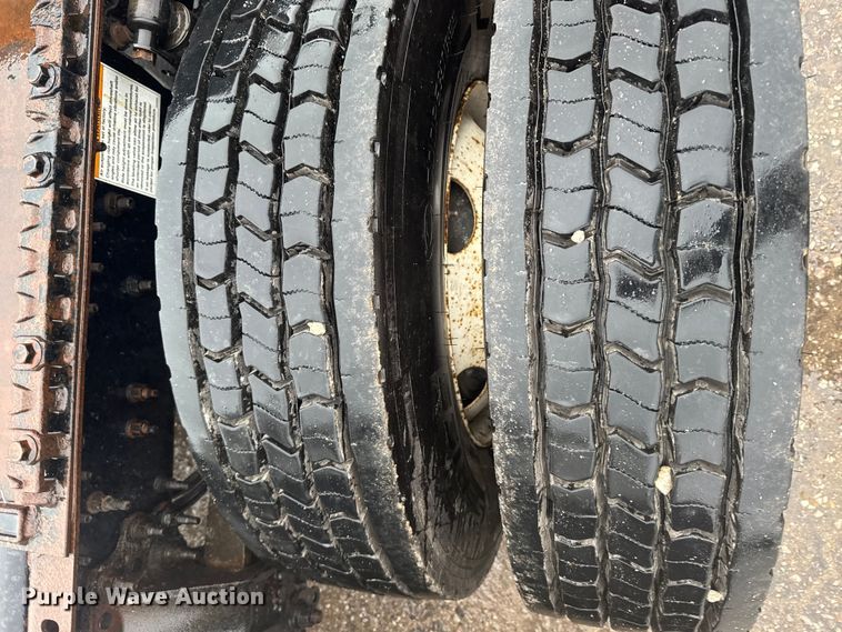 image for item EU6264 2011 Volvo VNL semi truck