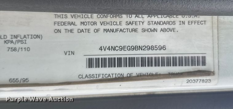 image for item EU6264 2011 Volvo VNL semi truck