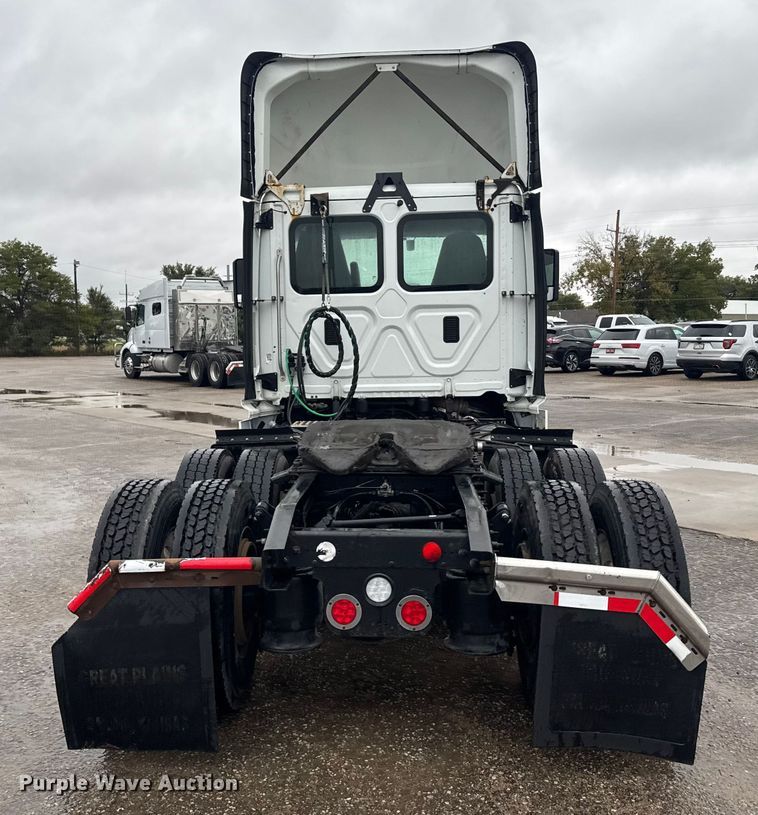 image for item EU6265 2016 Freightliner  Cascadia 113 semi truck