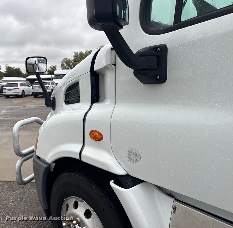 image for item EU6265 2016 Freightliner  Cascadia 113 semi truck