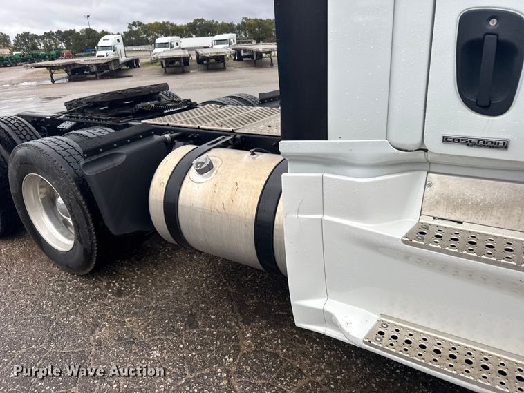 image for item EU6265 2016 Freightliner  Cascadia 113 semi truck