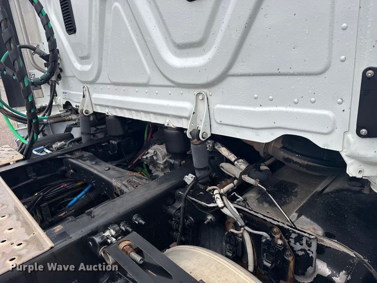 image for item EU6265 2016 Freightliner  Cascadia 113 semi truck