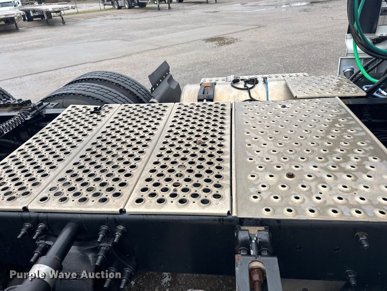 image for item EU6265 2016 Freightliner  Cascadia 113 semi truck