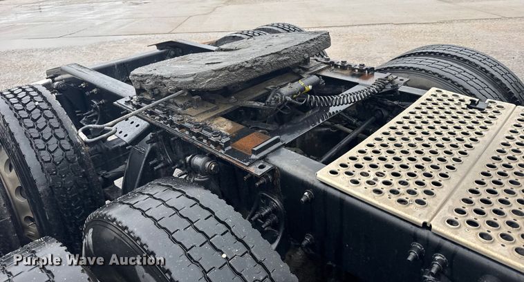 image for item EU6265 2016 Freightliner  Cascadia 113 semi truck