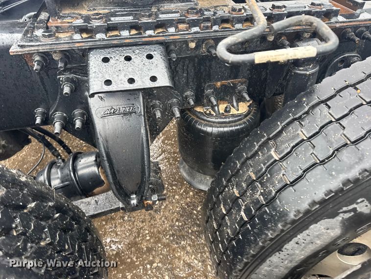 image for item EU6265 2016 Freightliner  Cascadia 113 semi truck