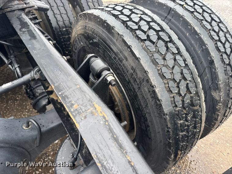 image for item EU6265 2016 Freightliner  Cascadia 113 semi truck