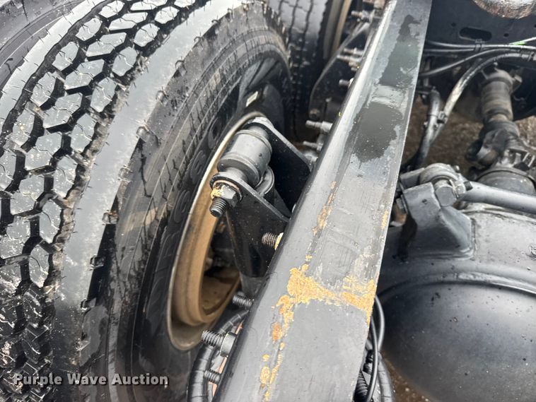 image for item EU6265 2016 Freightliner  Cascadia 113 semi truck