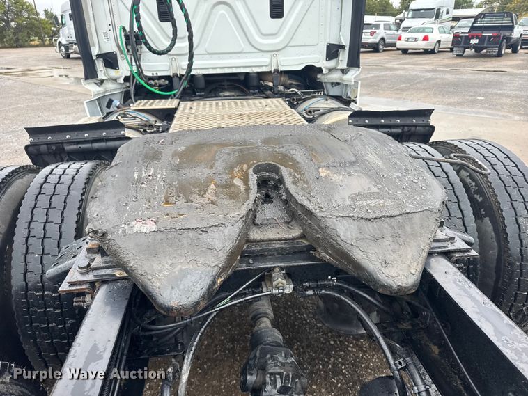 image for item EU6265 2016 Freightliner  Cascadia 113 semi truck