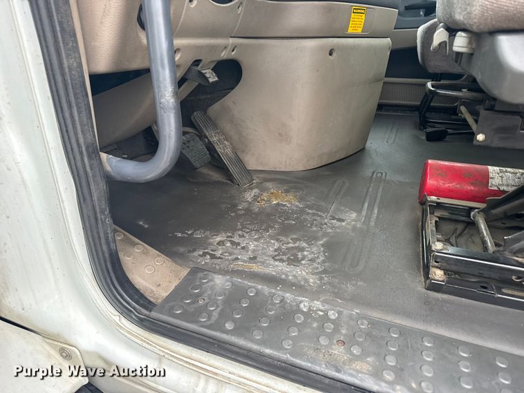 image for item EU6265 2016 Freightliner  Cascadia 113 semi truck