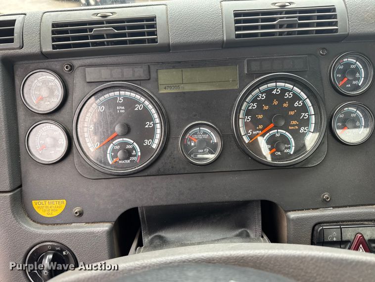 image for item EU6265 2016 Freightliner  Cascadia 113 semi truck