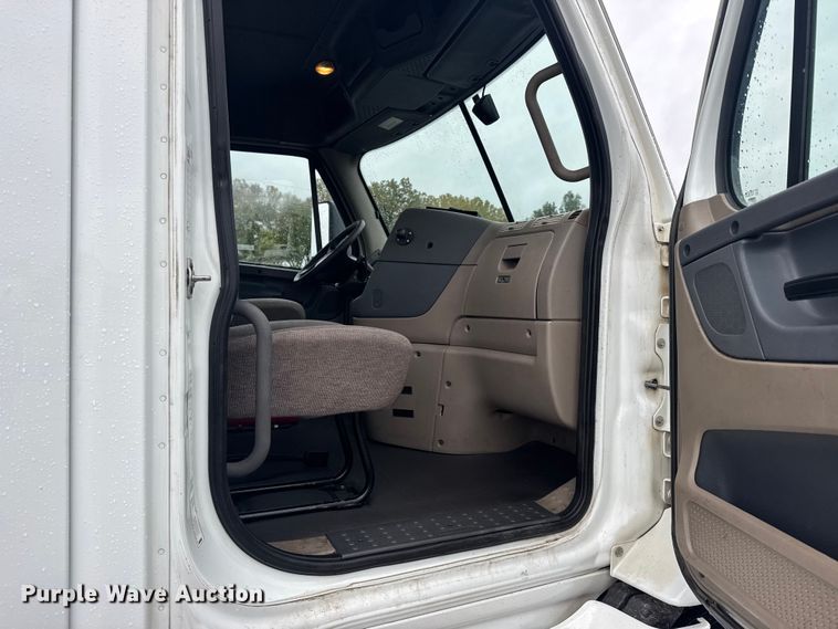 image for item EU6265 2016 Freightliner  Cascadia 113 semi truck