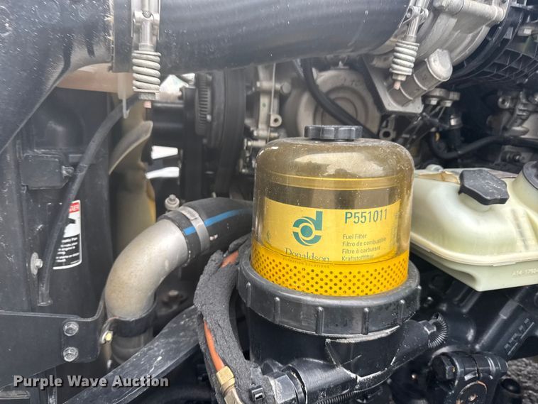 image for item EU6265 2016 Freightliner  Cascadia 113 semi truck